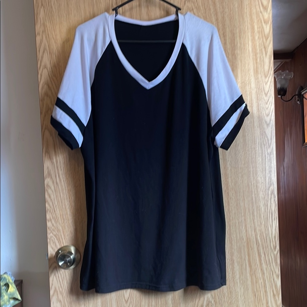 Jersey V-Neck Tee - Picture 3 of 4